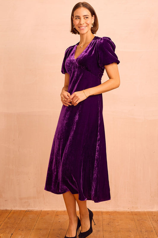 Aimie Velvet Short Sleeve Dress | Purple - Aspiga