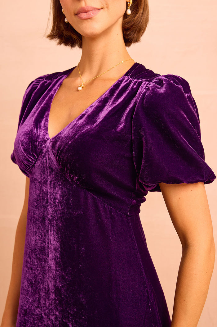 Aimie Velvet Short Sleeve Dress | Purple - Aspiga