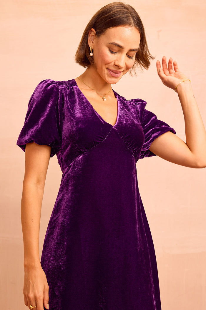 Aimie Velvet Short Sleeve Dress | Purple - Aspiga