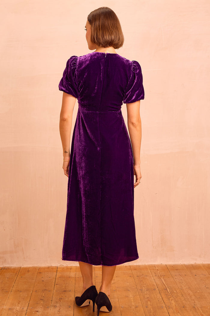 Aimie Velvet Short Sleeve Dress | Purple - Aspiga