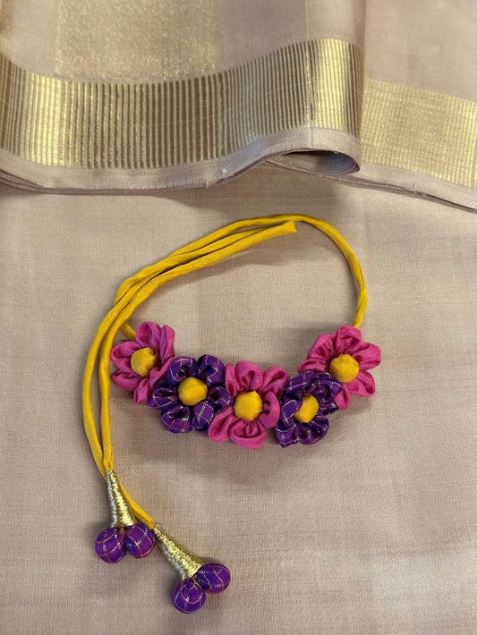 Dual toned Gajra