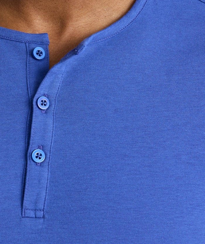 Model is wearing UNTUCKit Glera henley in deep ultramarine.