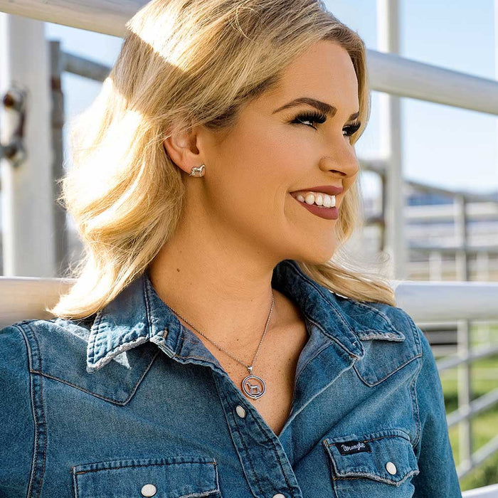 Woman in denim shirt wearing jewelry, e-bynder-QNC5971_mod