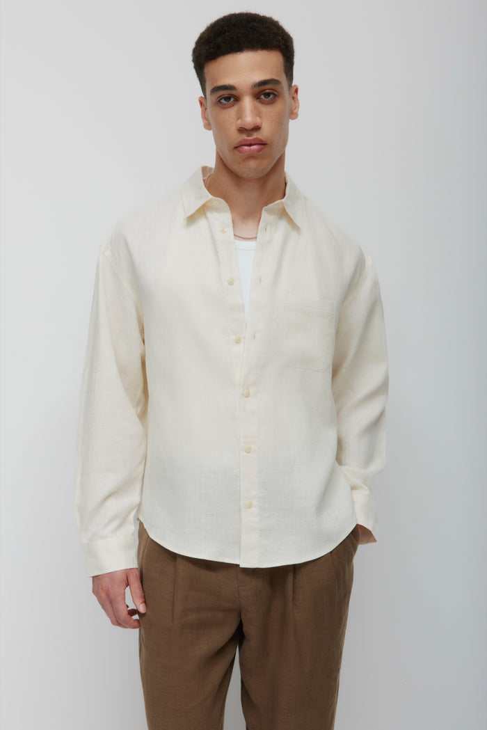 Model 6'0.5" and is wearing a size M.