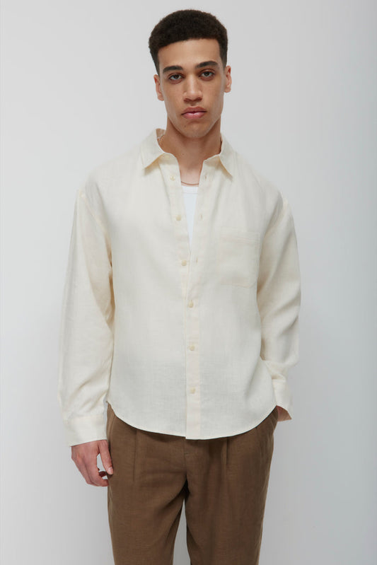 Model 6'0.5" and is wearing a size M.