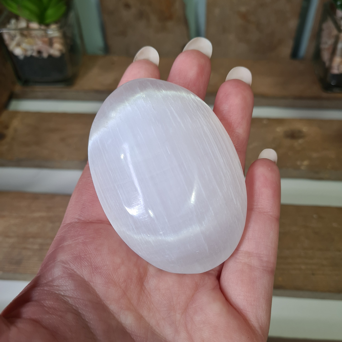 Earthstore® Puffed Selenite - Palm Stone (Large) (6 x 5 x 2.5cm) (75-83gms)