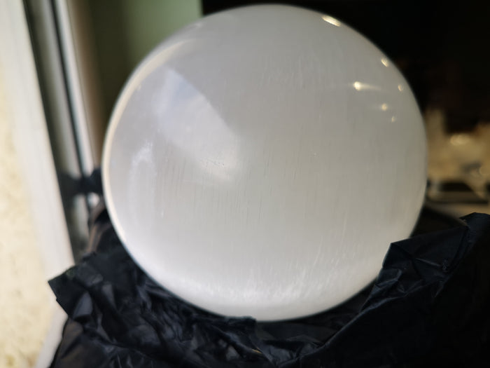 Earthstore® PURE SELENITE SPHERE- 120mm 2.2Kg (2200gms) Satin Spar