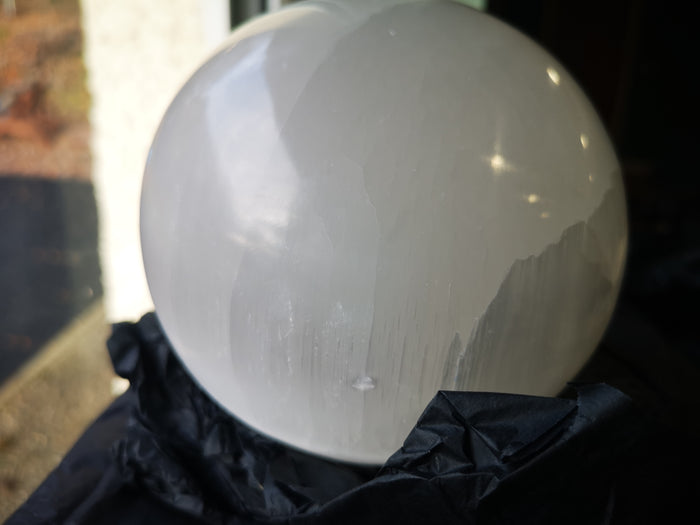 Earthstore® PURE SELENITE SPHERE- 120mm 2.2Kg (2200gms) Satin Spar
