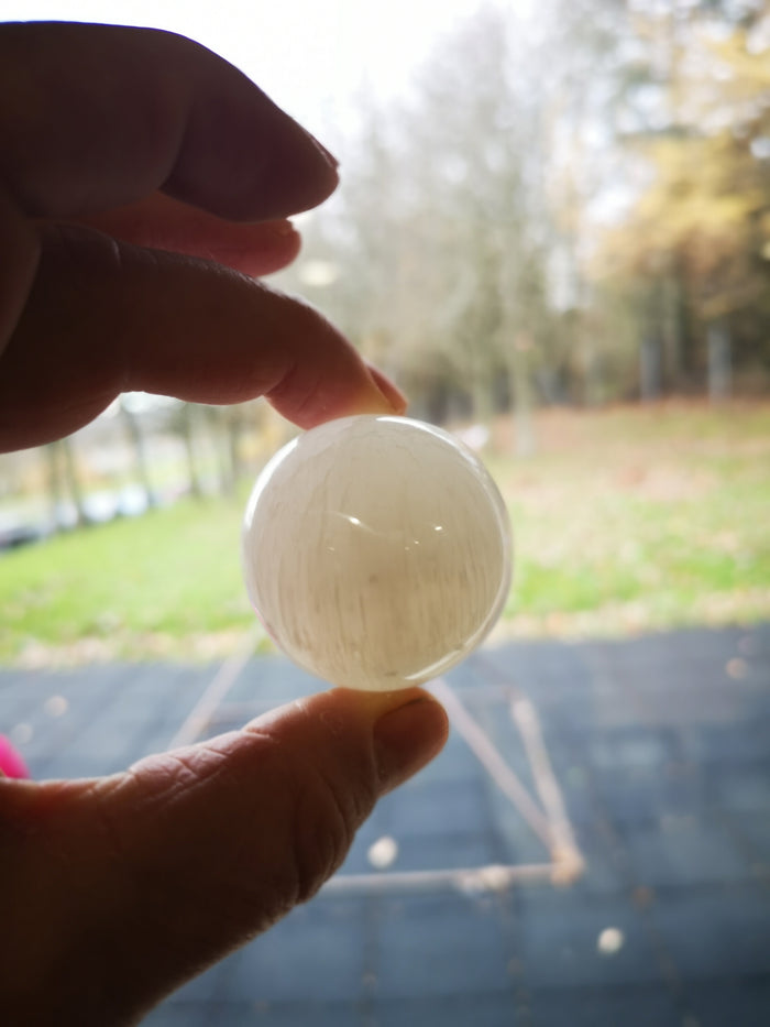 Earthstore® PURE SELENITE SPHERE- 40-45mm (85gms) Satin Spar