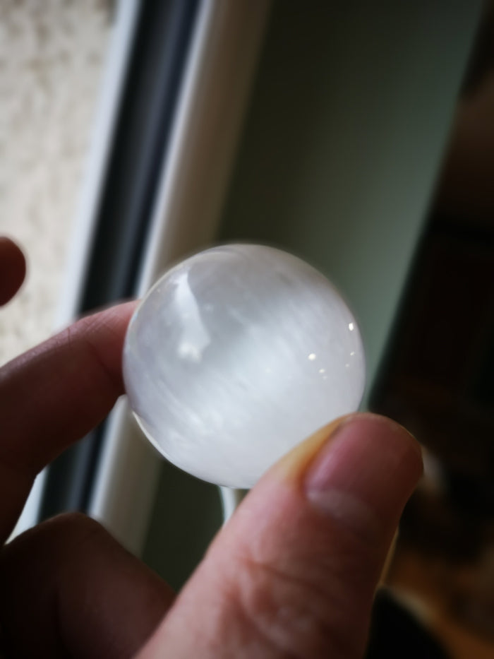 Earthstore® PURE SELENITE SPHERE- 40-45mm (85gms) Satin Spar