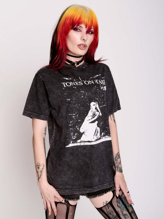 TONES AND TAIL VAMPIRE T-SHIRT
