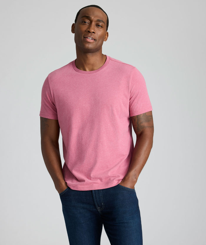 Model is wearing UNTUCKit Saxum tee in solid rose wine.