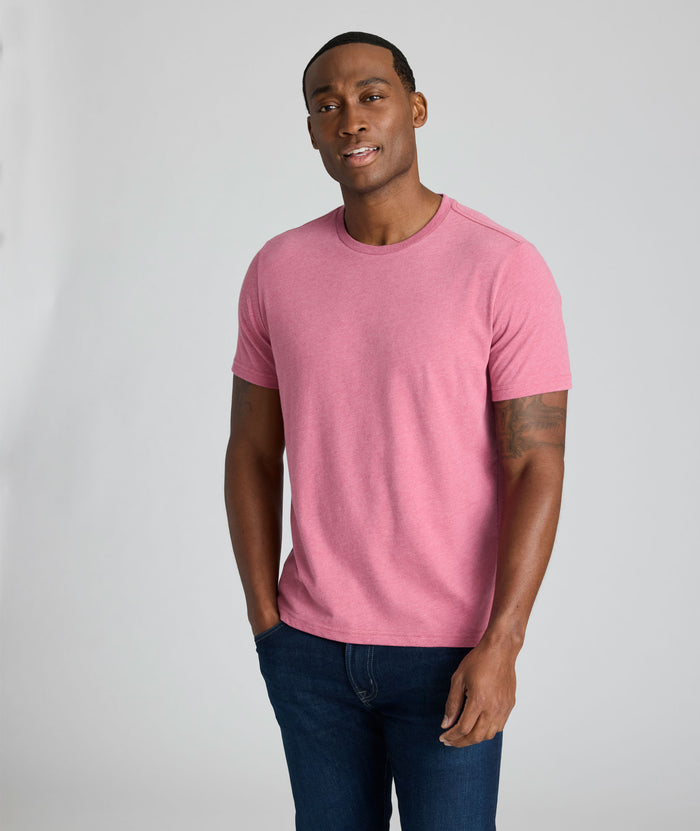 Model is wearing UNTUCKit Saxum tee in solid rose wine.